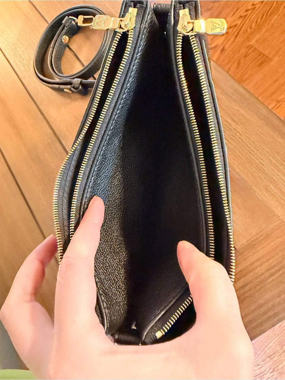 Louis Vuitton Pochette Liv - black empreinte - Picture 8 of 12